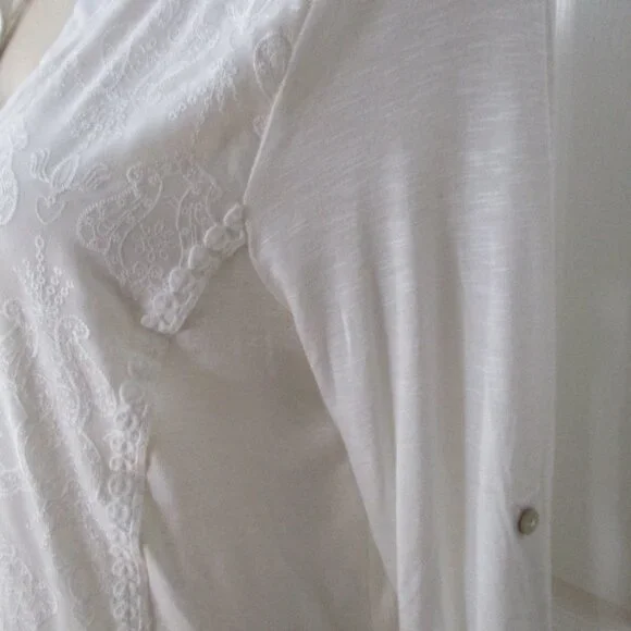 Democracy NWT White Embroidered Roll Tab Sleeves Relaxed Fit Blouse Size M - Picture 4 of 12
